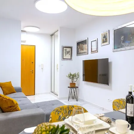 Apartment Lux Tony @ 10 Min Znjan