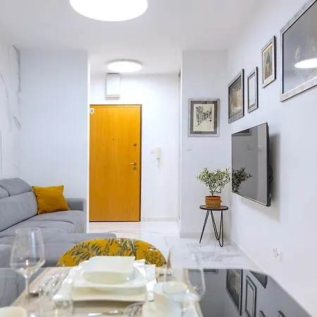 Apartment Lux Tony @ 10 Min Znjan